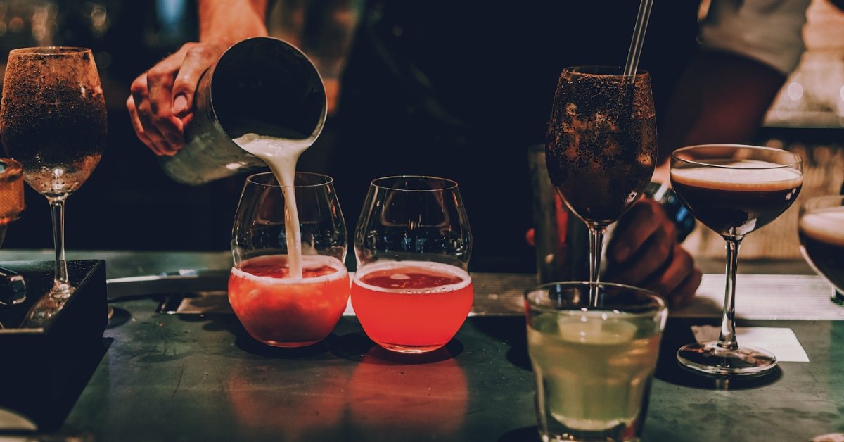 Featured image for “LA TERRASSE baisse ses prix : cocktails, vins & bières en promo 🍸”